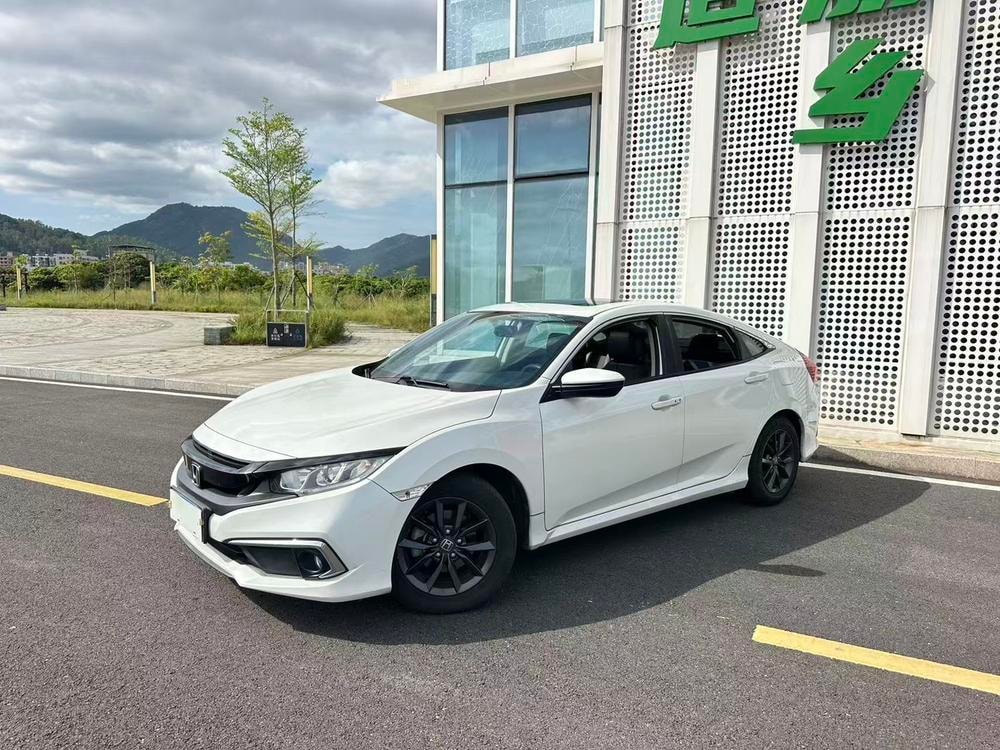 Honda Civic 2019 — фото автомобиля