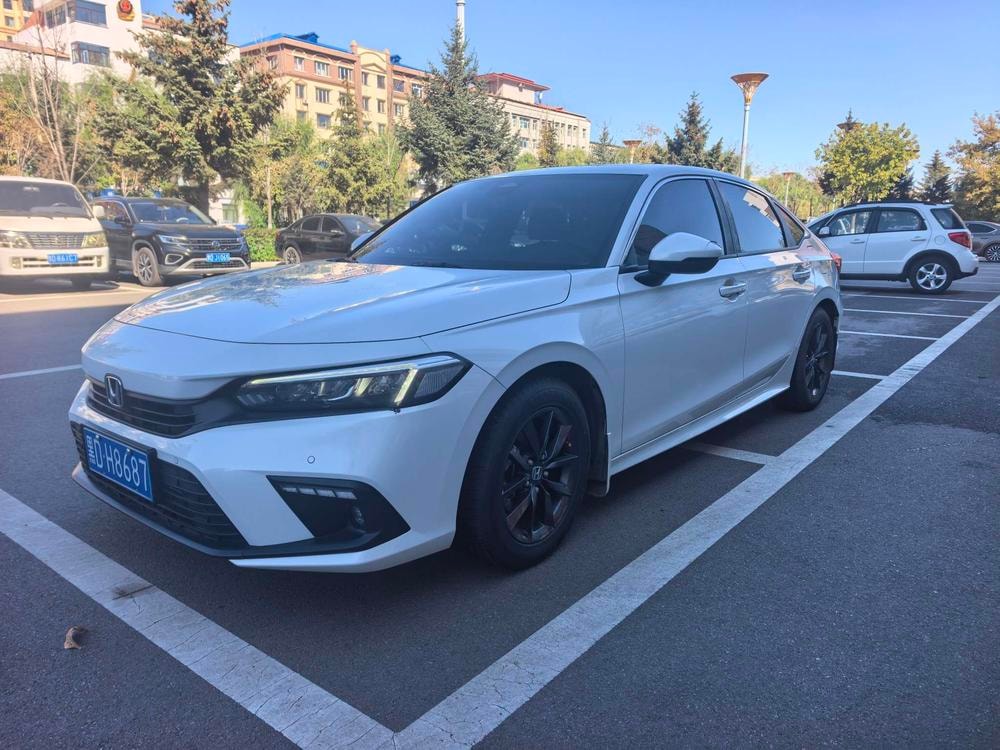 Honda Civic 2022 — фото автомобиля 1