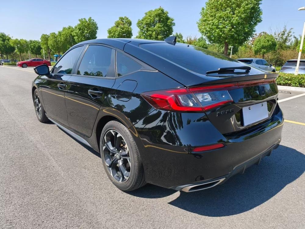 Honda Civic 2023 — фото автомобиля 1