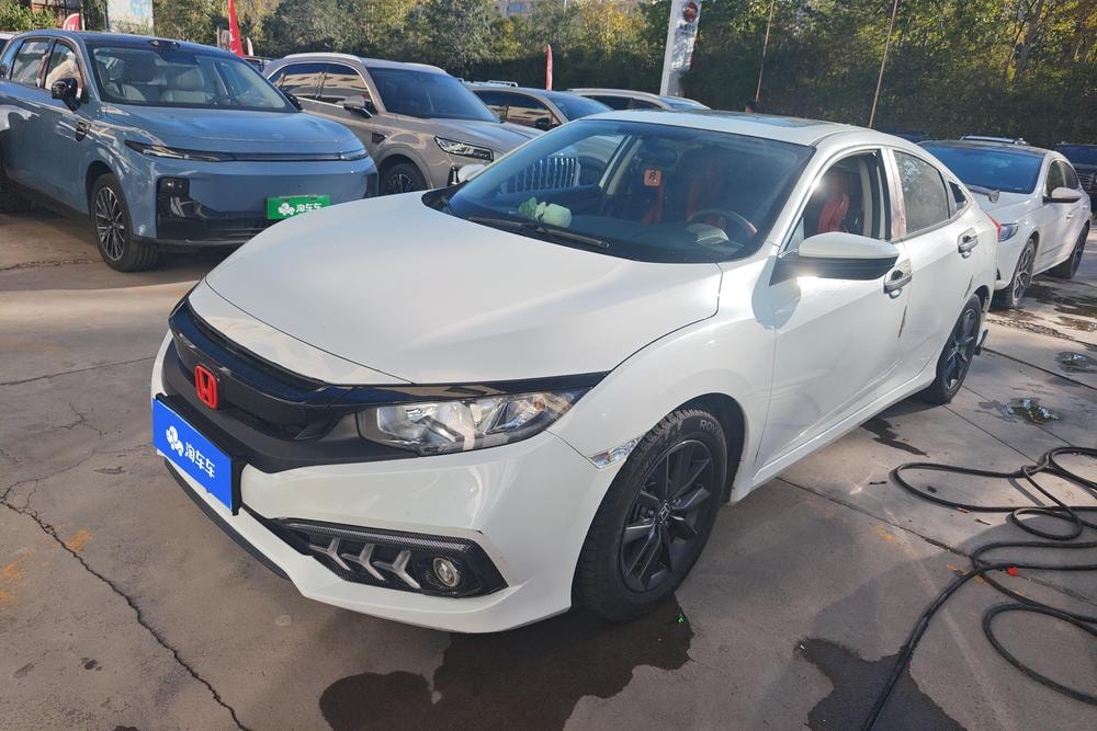 Honda Civic 2019 — фото автомобиля 1
