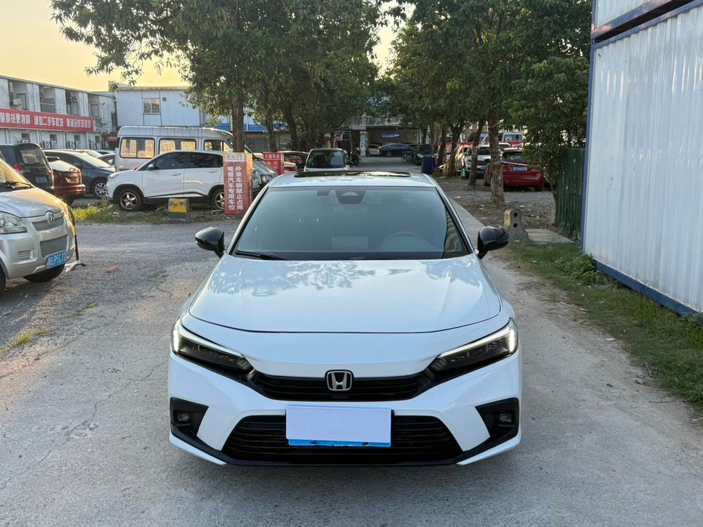 Honda Civic 2022 — фото автомобиля 1