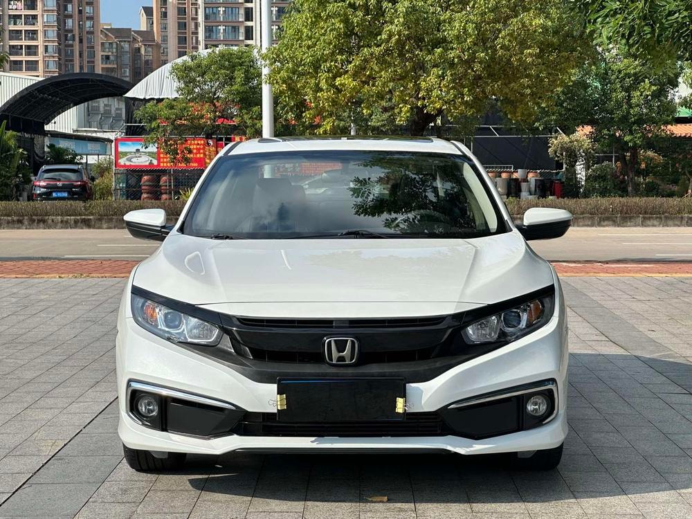 Honda Civic 2019 — фото автомобиля 1
