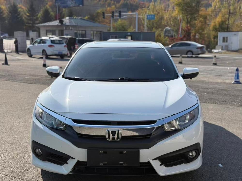 Honda Civic 2016 — фото автомобиля 1