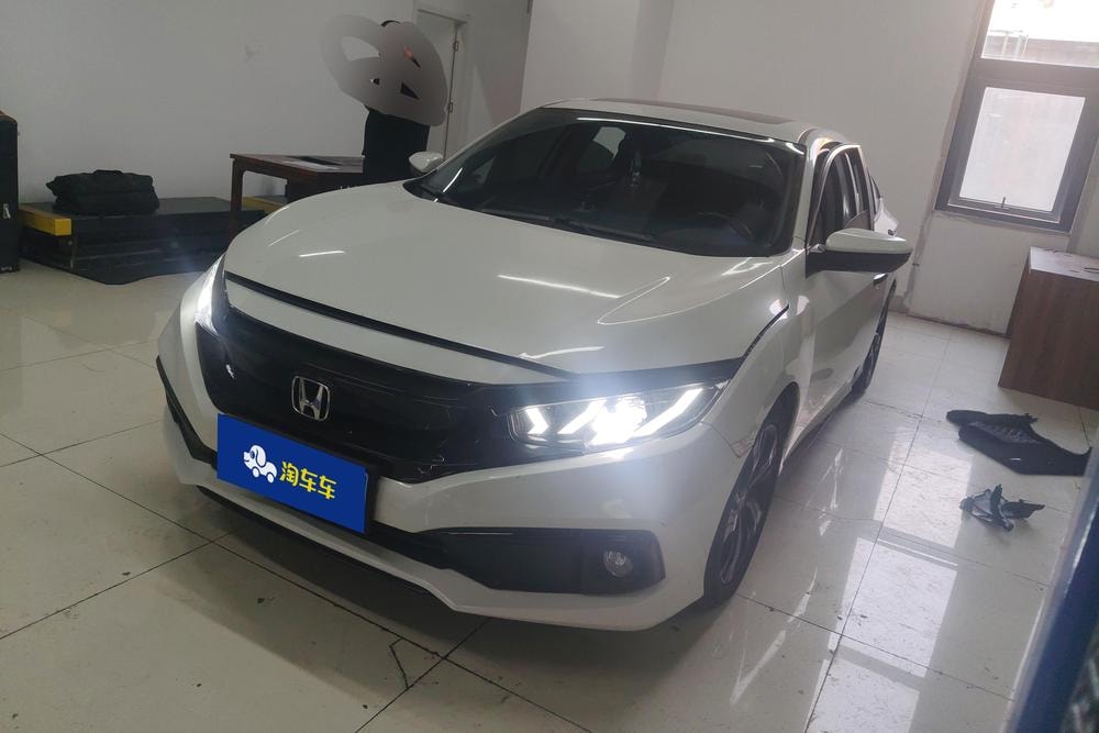 Honda Civic 2019 — фото автомобиля 1