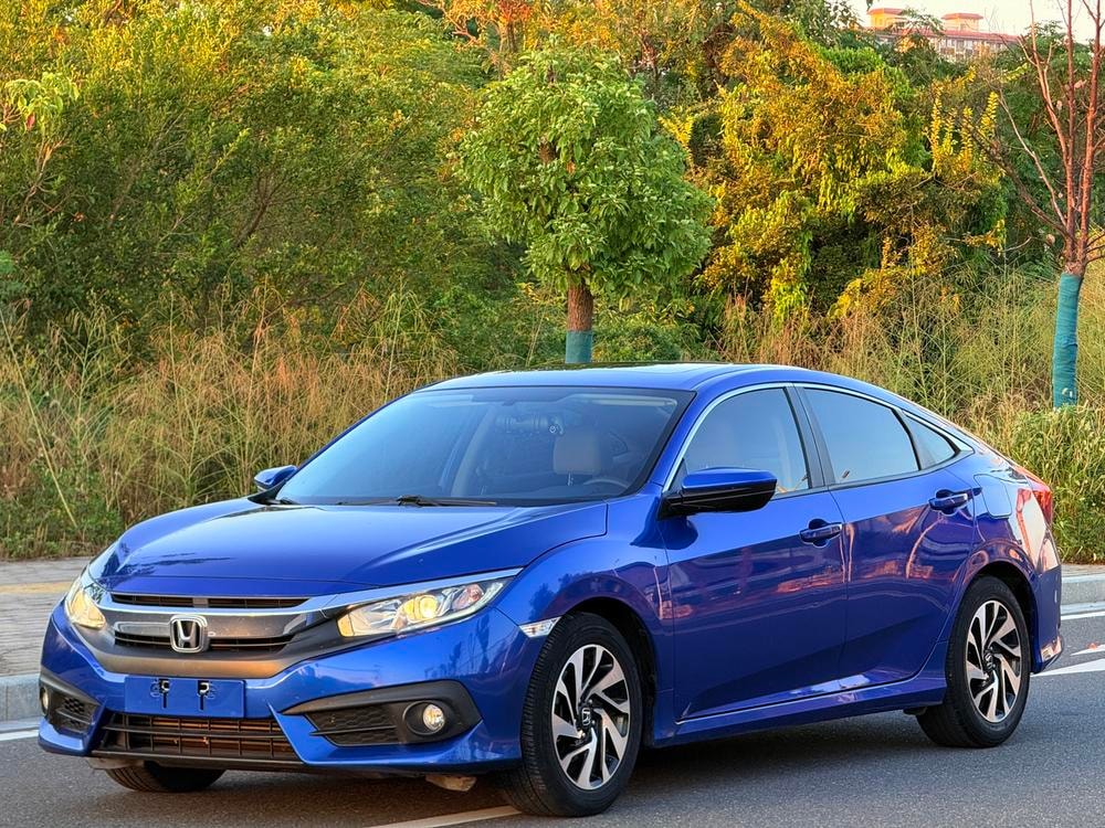 Honda Civic 2016 — фото автомобиля