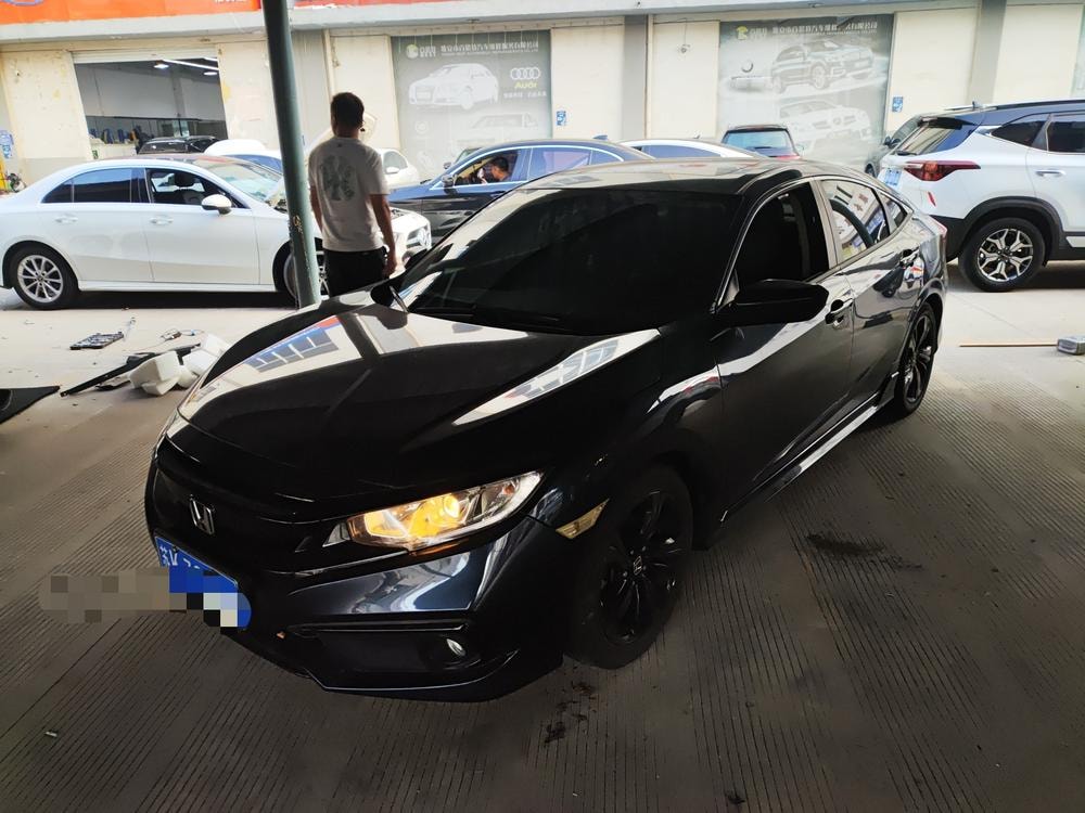 Honda Civic 2019 — фото автомобиля