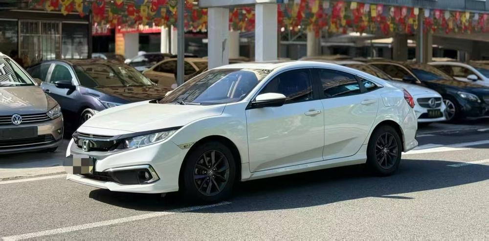 Honda Civic 2019 — фото автомобиля