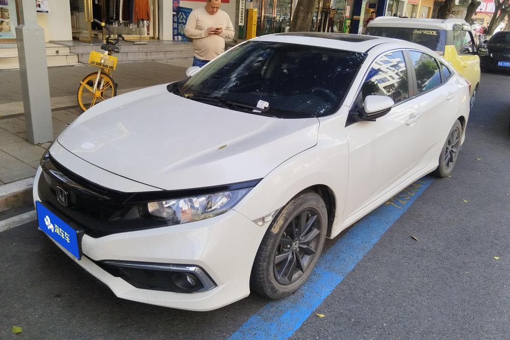 Honda Civic 2019 — фото автомобиля