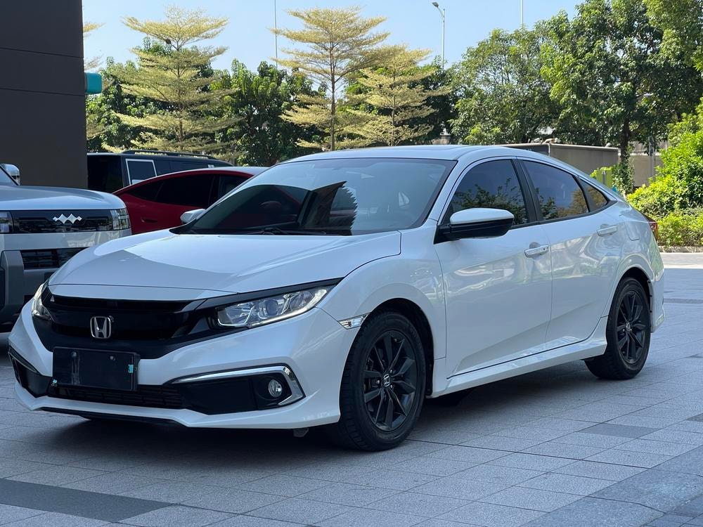 Honda Civic 2019 — фото автомобиля