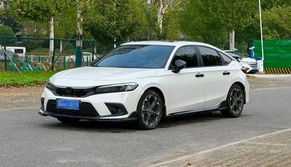 Honda Civic 2023 — фото автомобиля 1