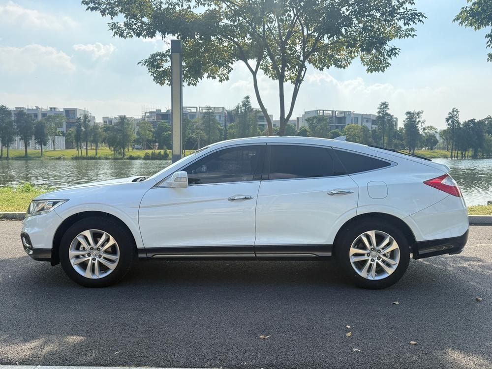Honda Crosstour 2014 — фото автомобиля