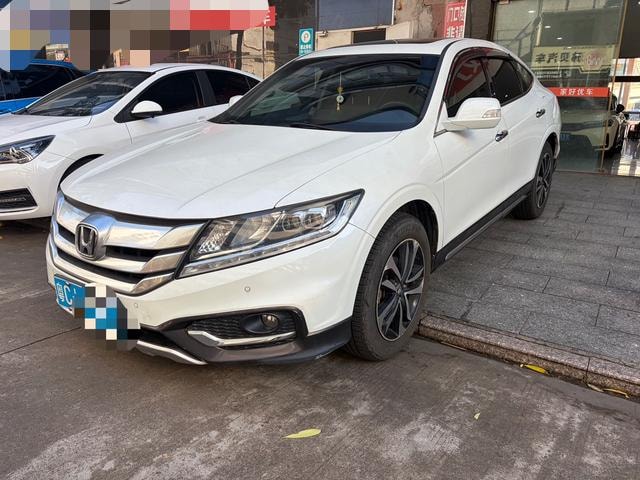 Honda Crosstour 2016 — фото автомобиля