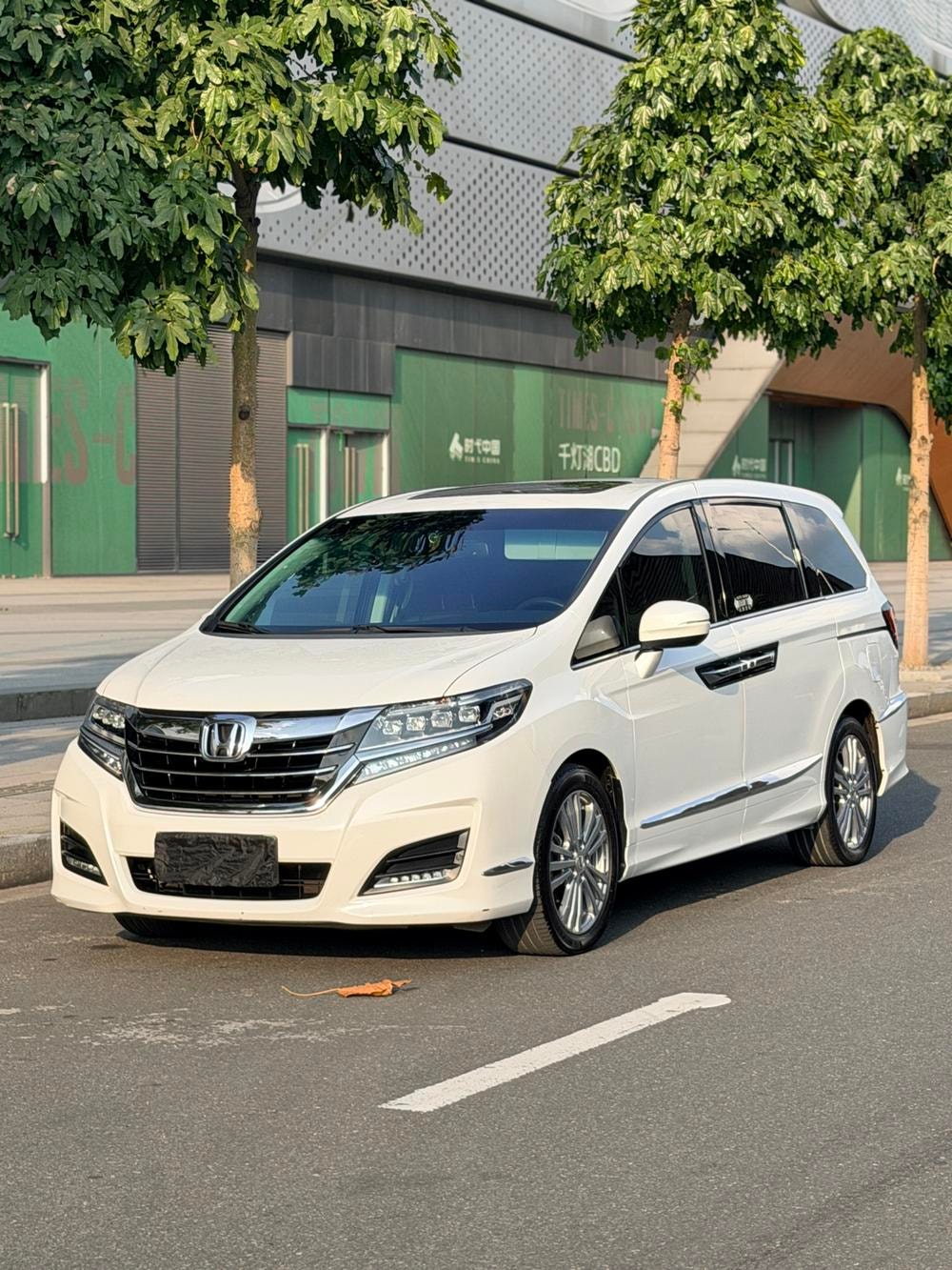 Honda Elysion 2016 — фото автомобиля