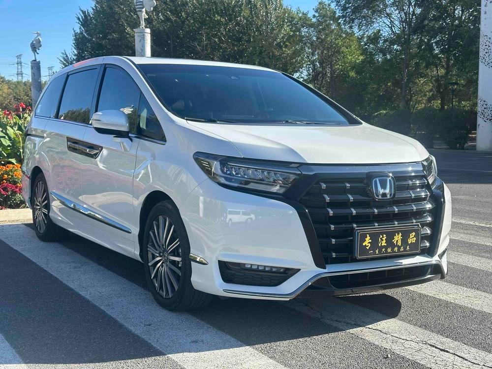 Honda Elysion 2022 — фото автомобиля 1