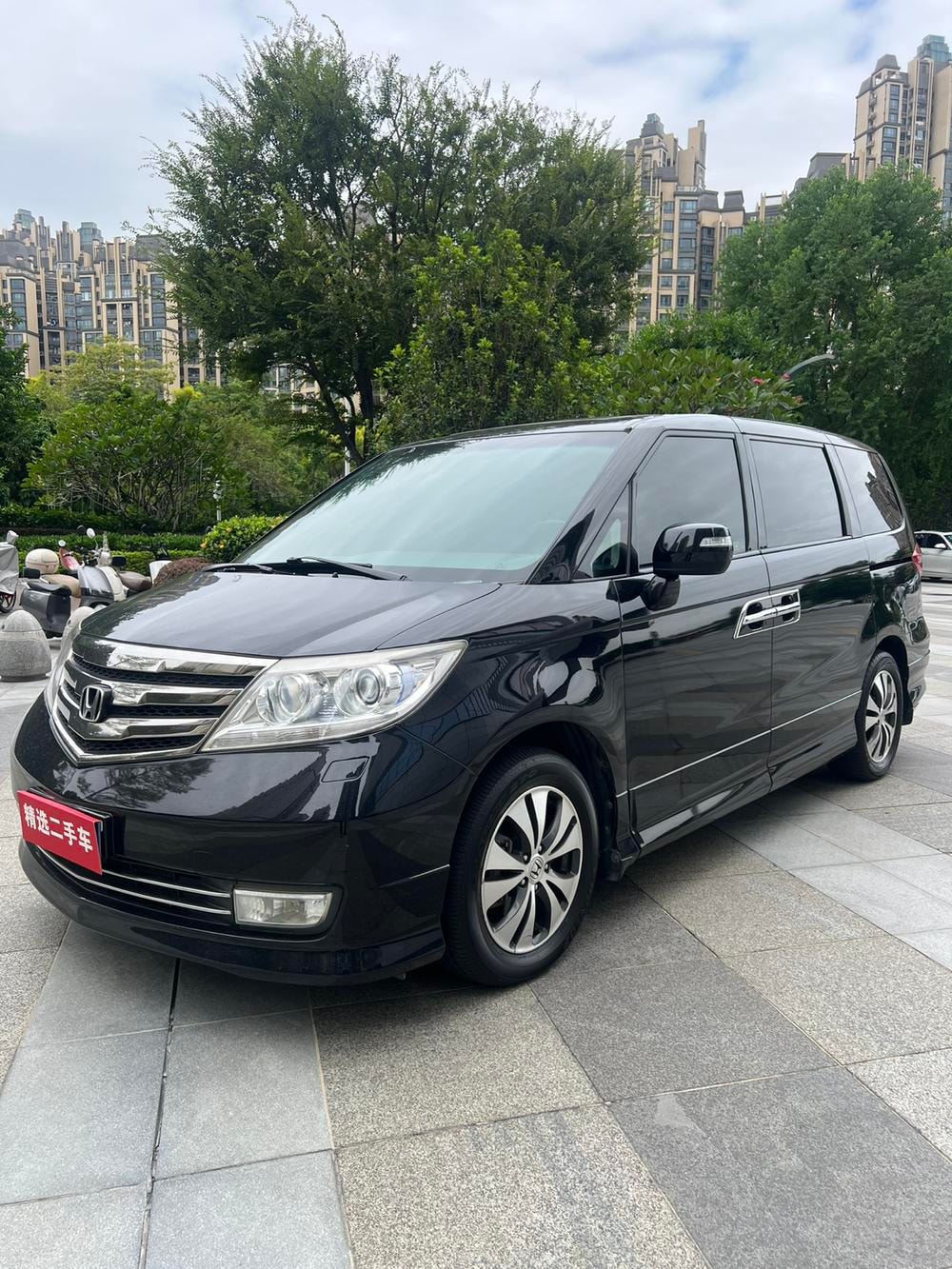 Honda Elysion 2012 — фото автомобиля 1