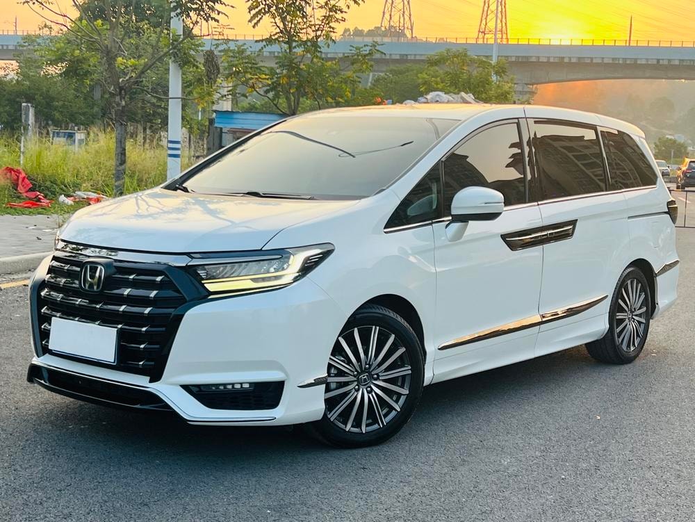 Honda Elysion 2022 — фото автомобиля