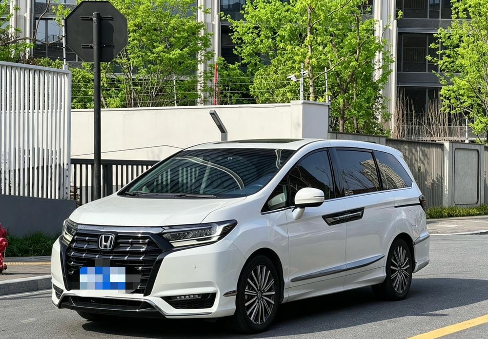 Honda Elysion 2022 — фото автомобиля