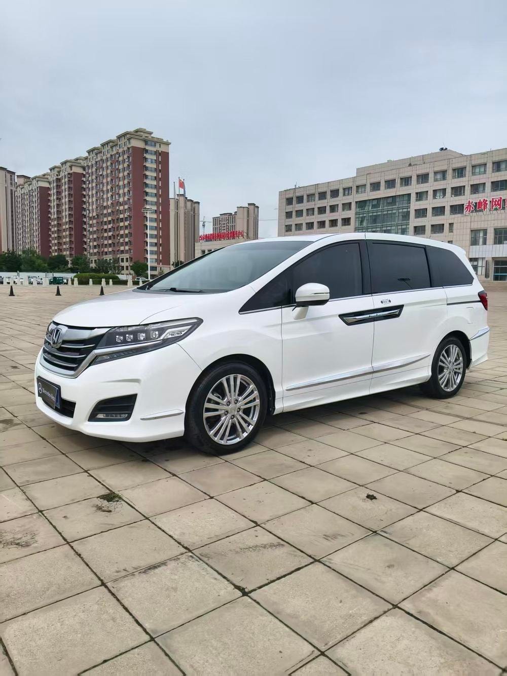 Honda Elysion 2016 — фото автомобиля