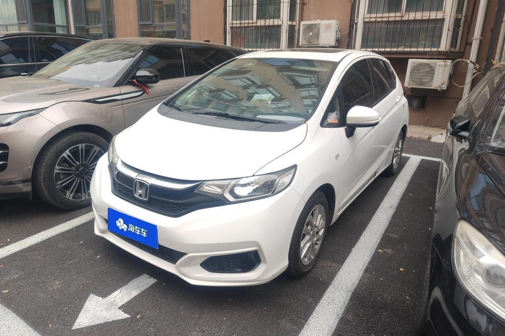 Honda Fit 2018 — фото автомобиля 1