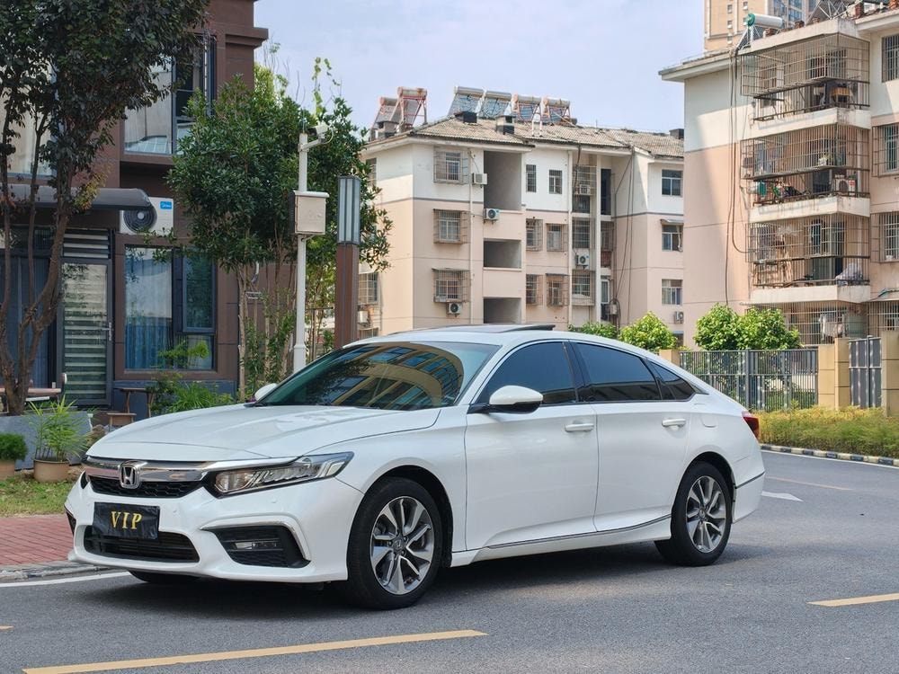 Honda Inspire 2019 — фото автомобиля 1