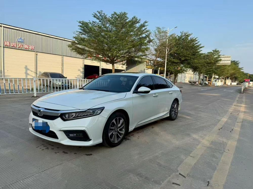 Honda Inspire 2019 — фото автомобиля 1