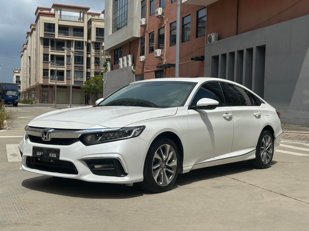 Honda Inspire 2019 — фото автомобиля 1