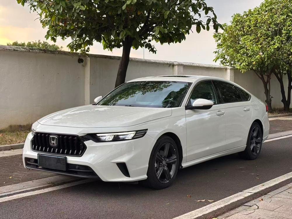 Honda Inspire 2023 — фото автомобиля 1