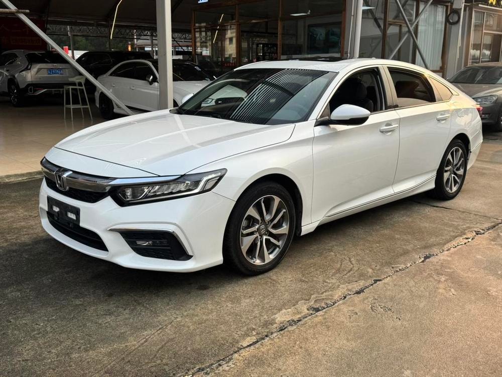 Honda Inspire 2019 — фото автомобиля 1