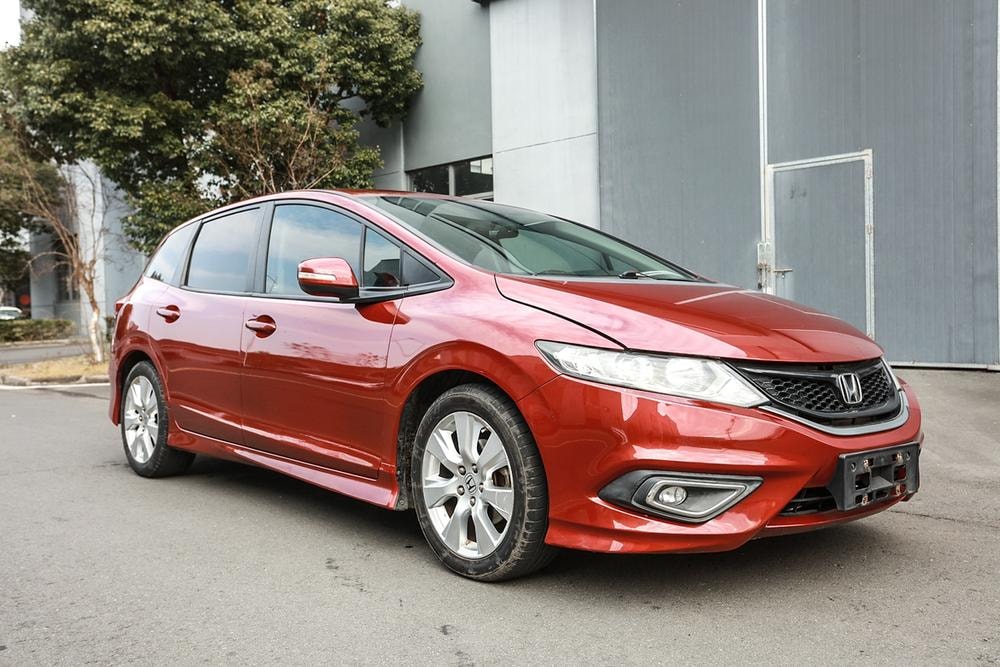 Honda Jade 2014 — фото автомобиля
