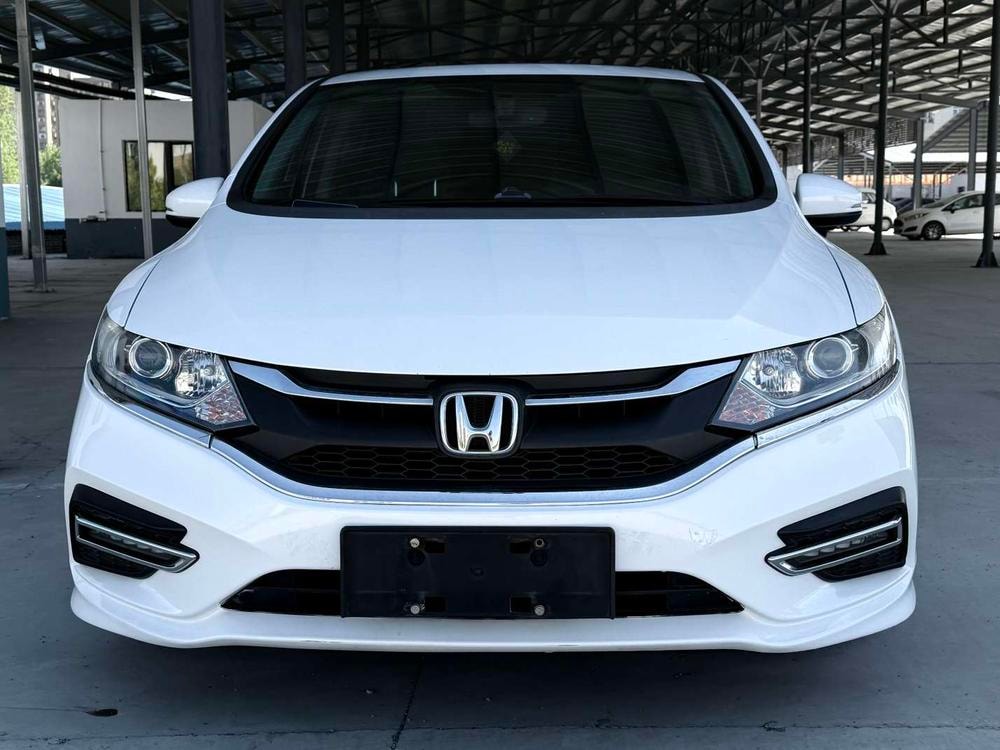 Honda Jade 2017 — фото автомобиля