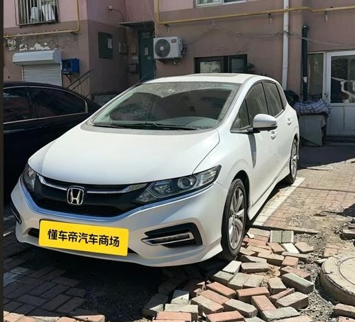 Honda Jade 2017 — фото автомобиля