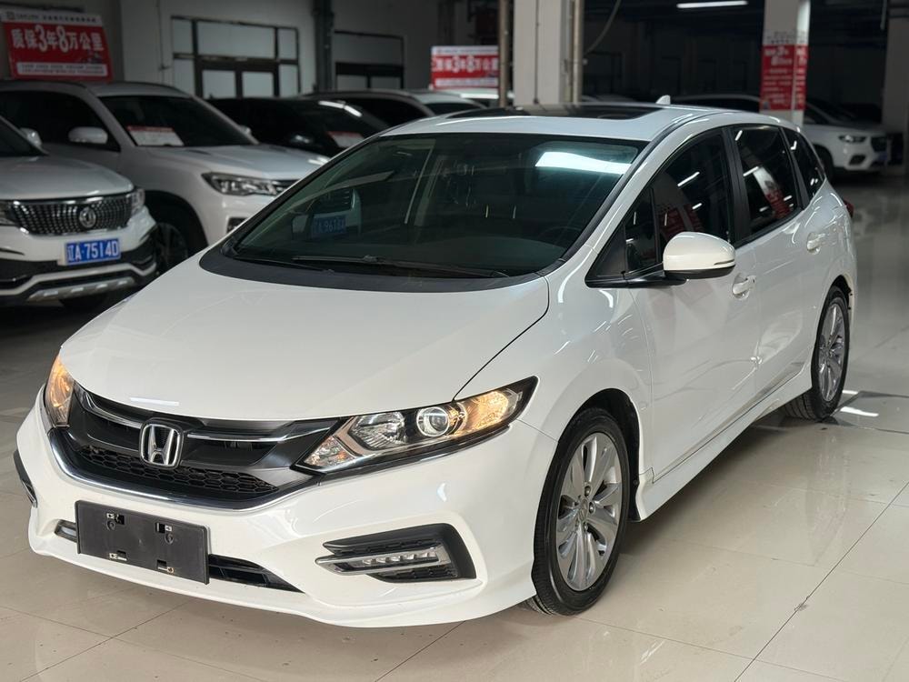 Honda Jade 2017 — фото автомобиля 1