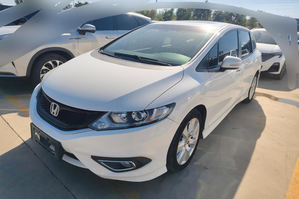 Honda Jade 2014 — фото автомобиля