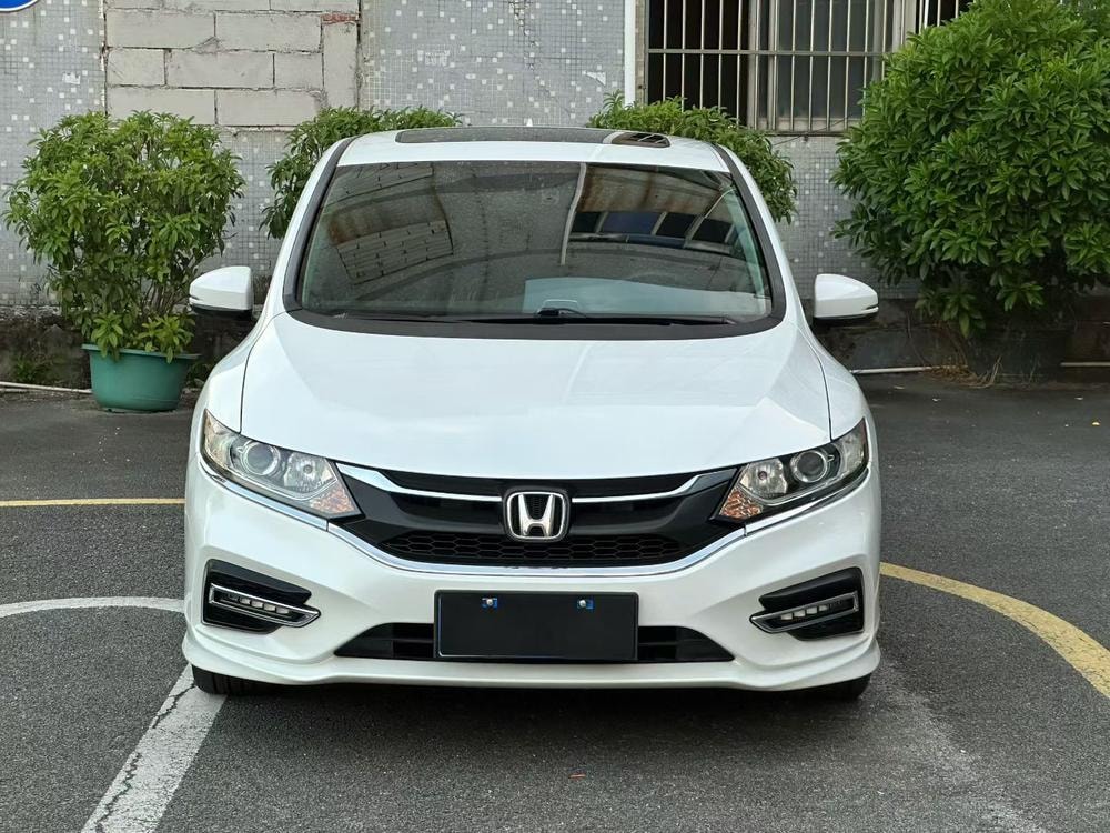 Honda Jade 2017 — фото автомобиля 1