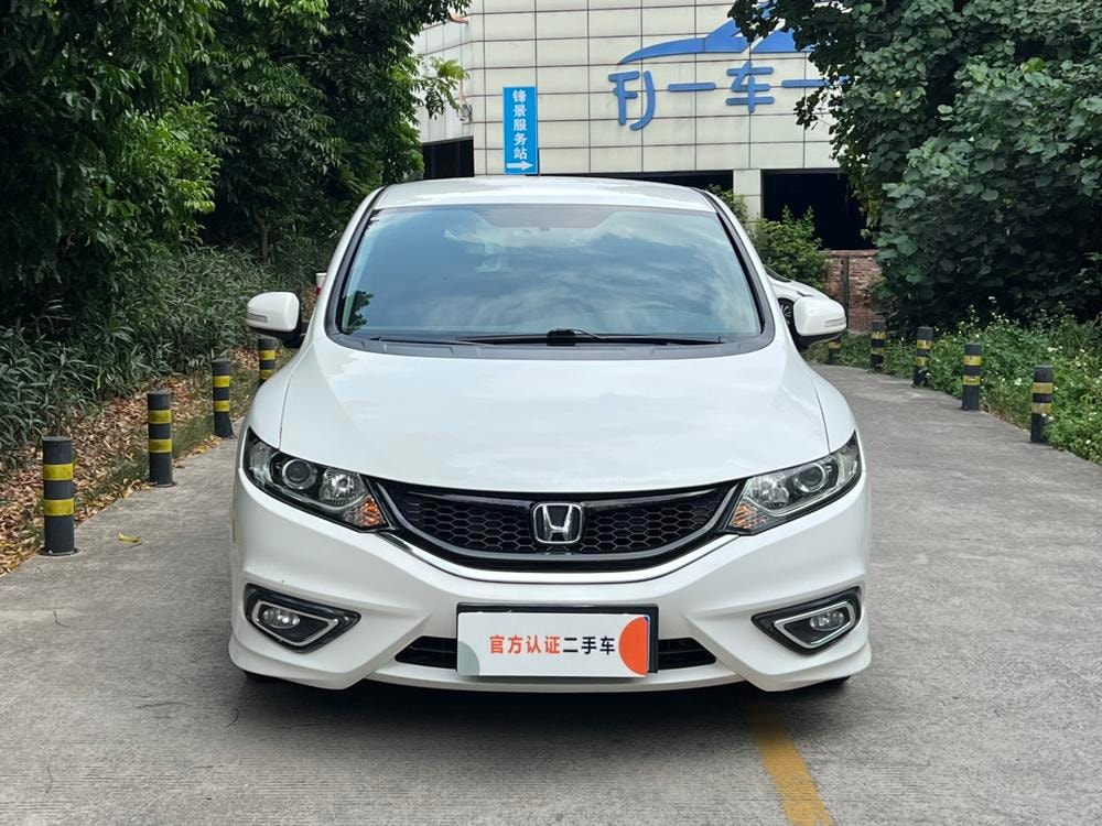 Honda Jade 2016 — фото автомобиля