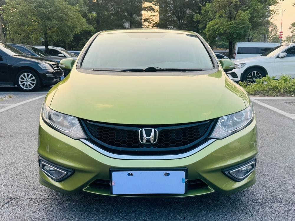 Honda Jade 2016 — фото автомобиля