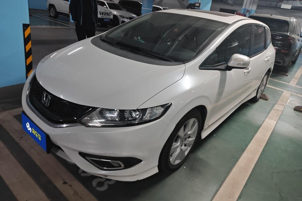 Honda Jade 2016 — фото автомобиля 1