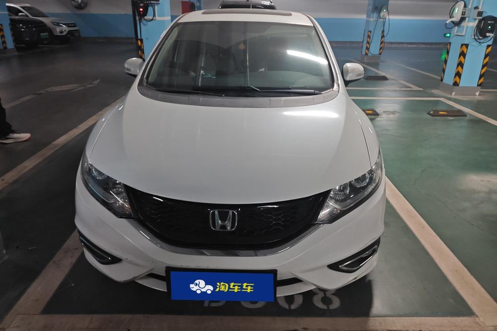 Honda Jade 2016 — фото автомобиля