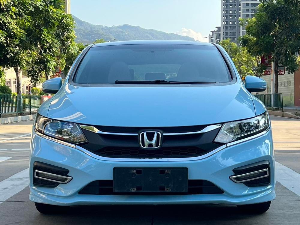Honda Jade 2017 — фото автомобиля