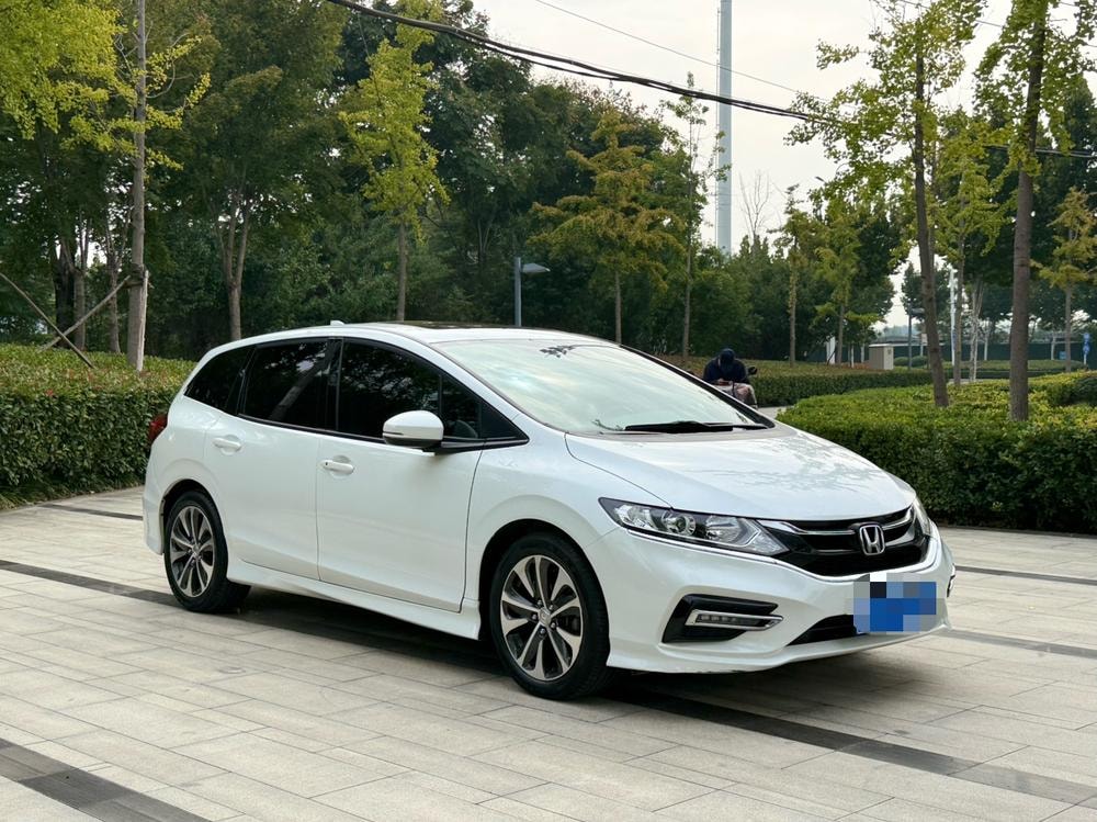 Honda Jade 2017 — фото автомобиля