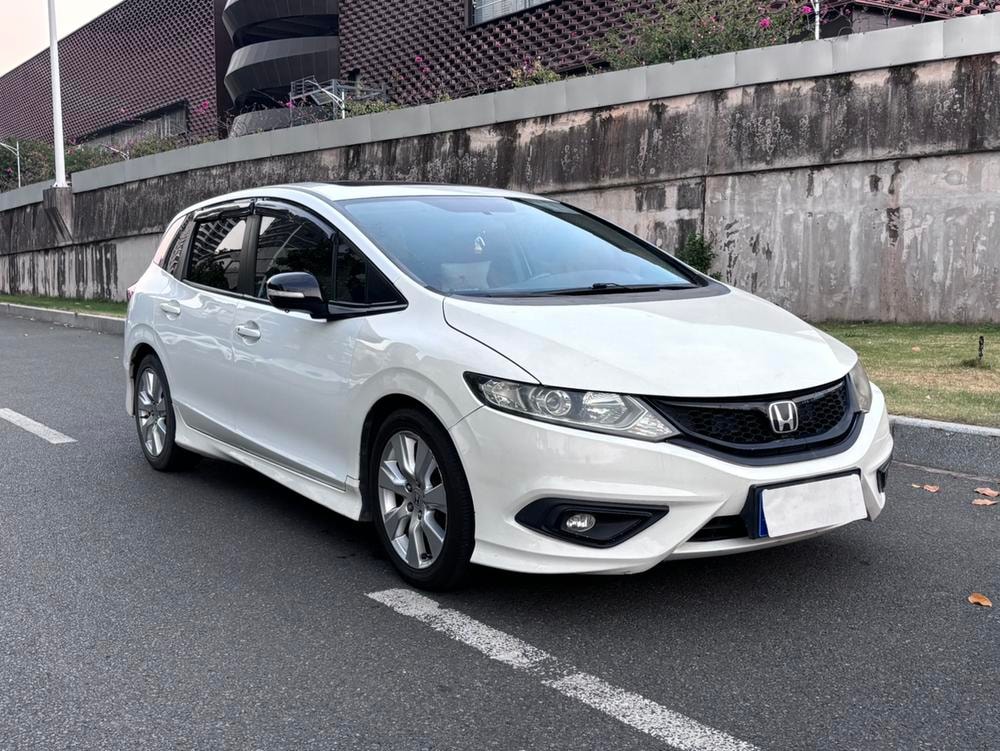Honda Jade 2014 — фото автомобиля