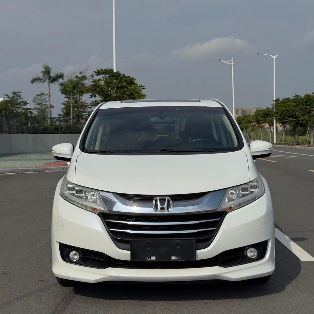 Honda Odyssey 2015 — фото автомобиля 1