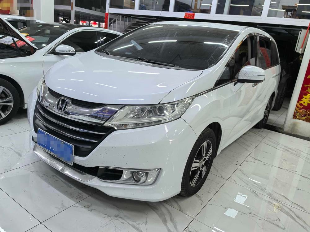 Honda Odyssey 2015 — фото автомобиля