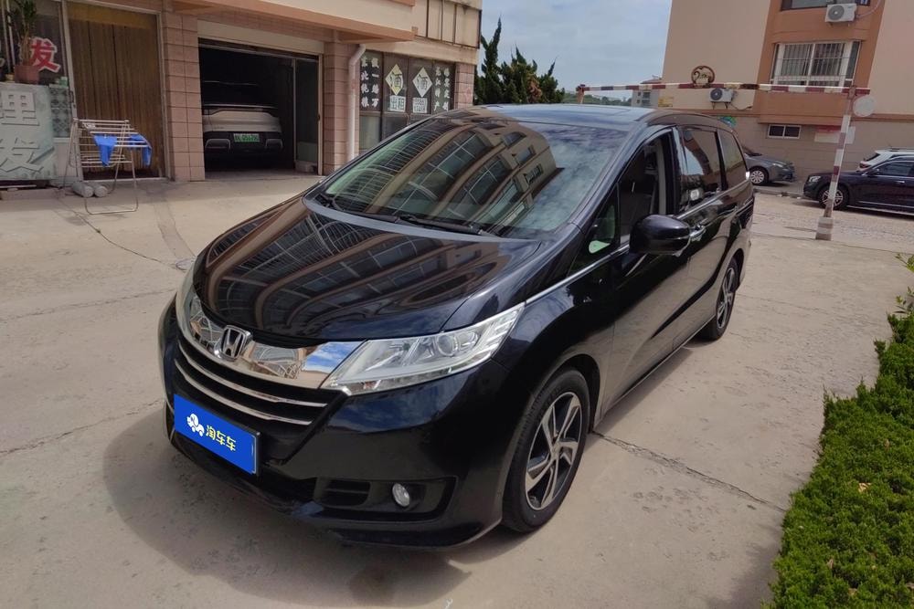 Honda Odyssey 2015 — фото автомобиля