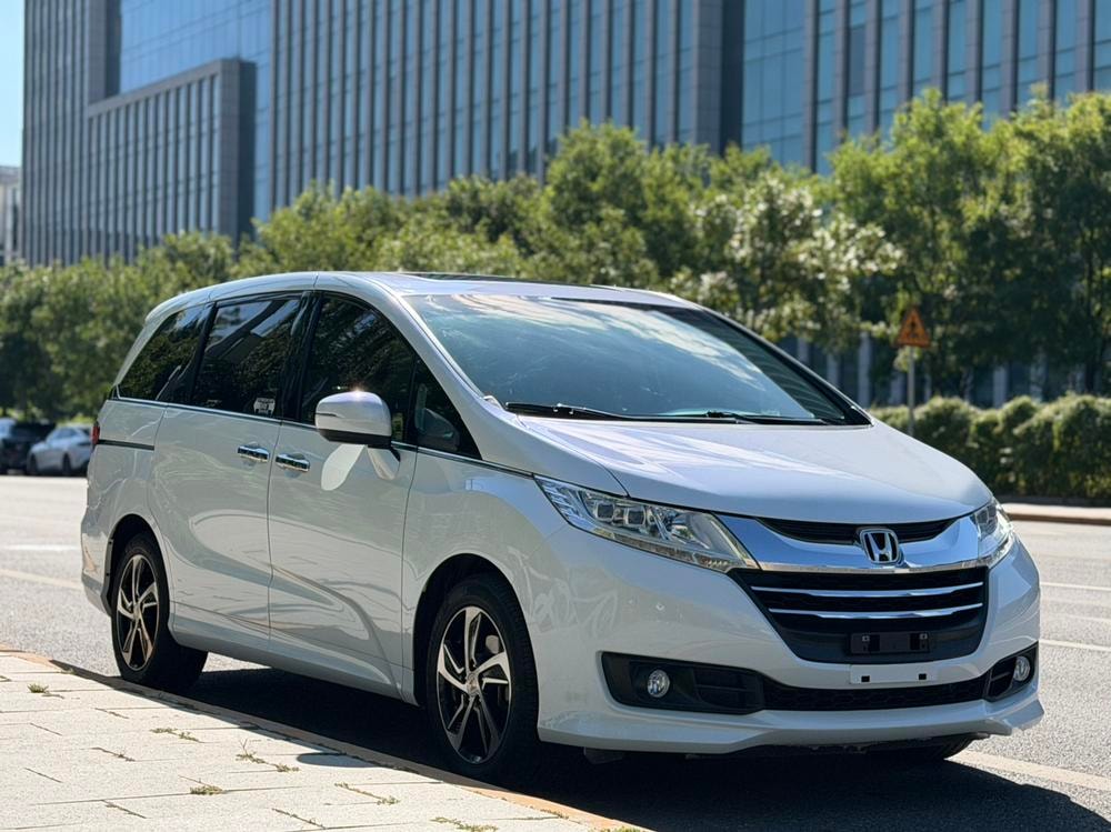 Honda Odyssey 2015 — фото автомобиля