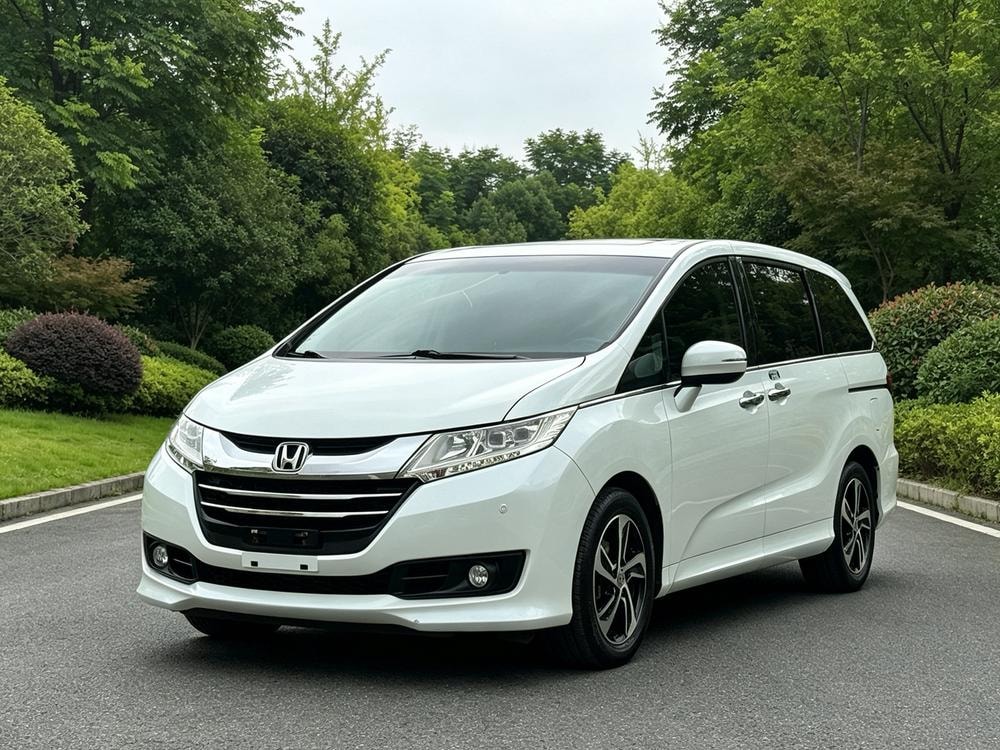 Honda Odyssey 2015 — фото автомобиля 1