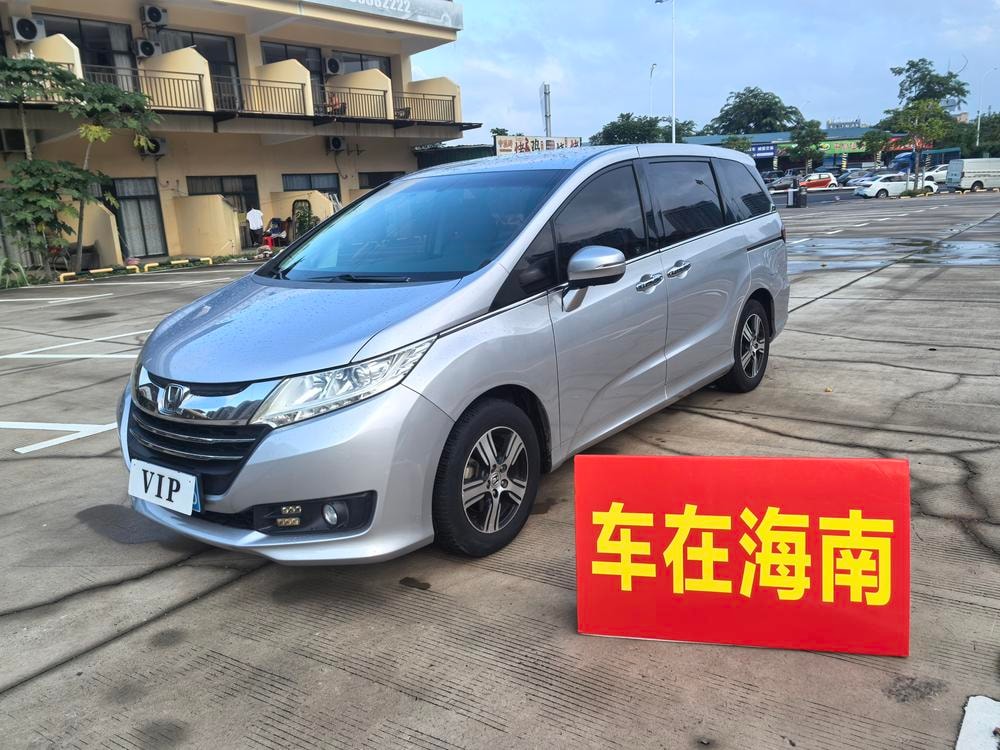 Honda Odyssey 2015 — фото автомобиля