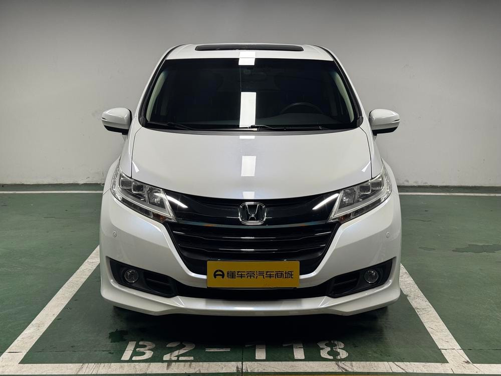 Honda Odyssey 2015 — фото автомобиля 1