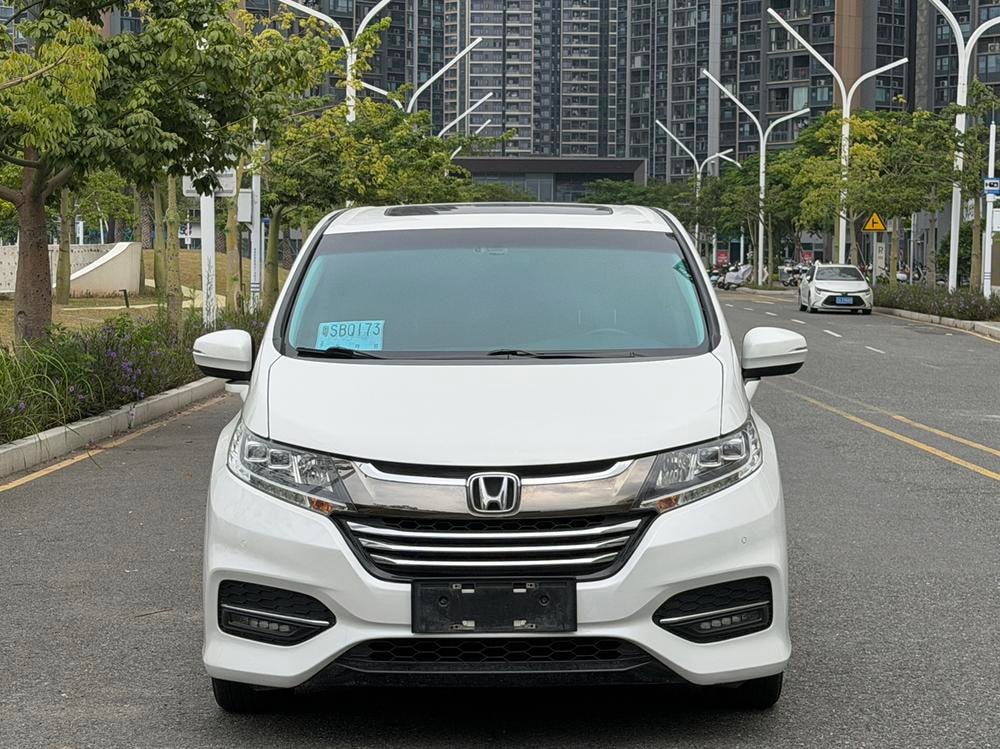 Honda Odyssey 2018 — фото автомобиля 1