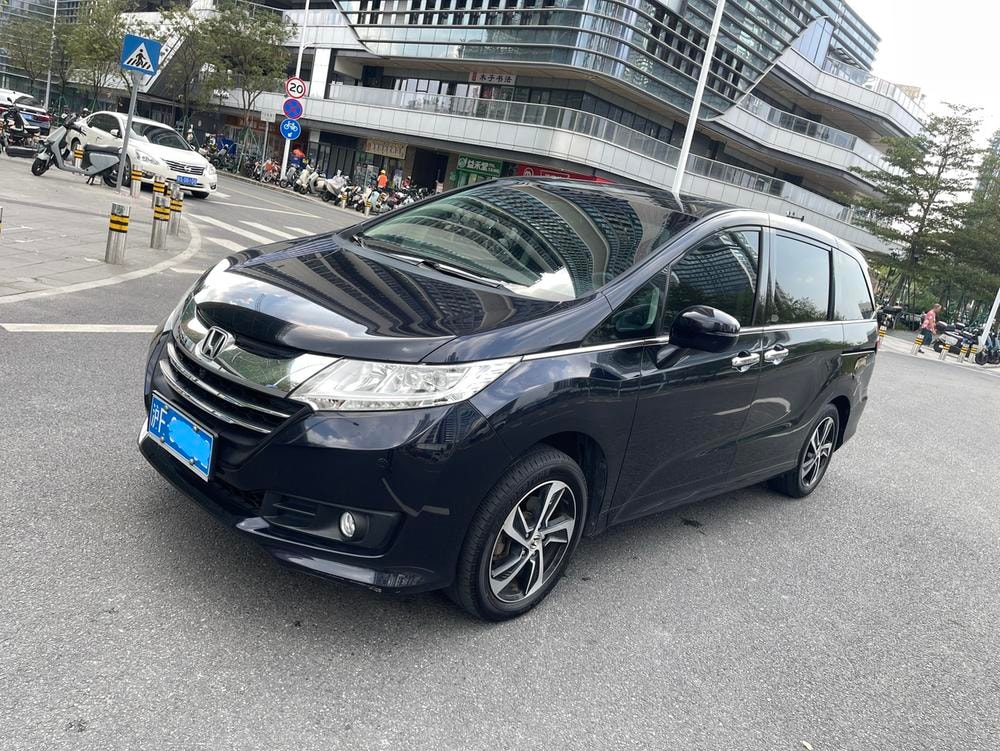 Honda Odyssey 2017 — фото автомобиля 1